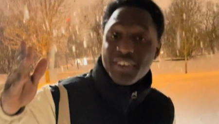 URNEBESNO Afrikanac došao u Švedsku na studije, kad je prvi put video sneg OBEZNANIO SE (VIDEO)