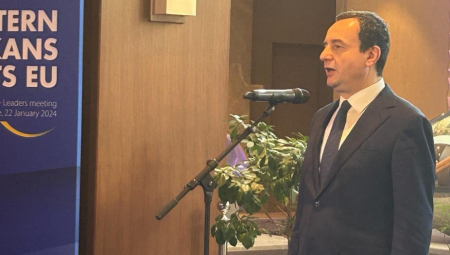 DEBAKL KURTIJA U SKOPLJU Albanci osuli drvlje i kamenje po Aljbinu
