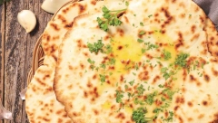 NAAN HLEB Dolazi iz Indije, a hrskav i poseban, osvojiće vas od prvog zalogaja
