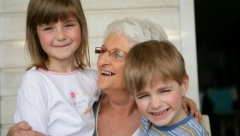 "NISAM TI JA DADILJA" Baba ne želi da čuva unuke BESPLATNO, žena se požalila pa nastao HAOS