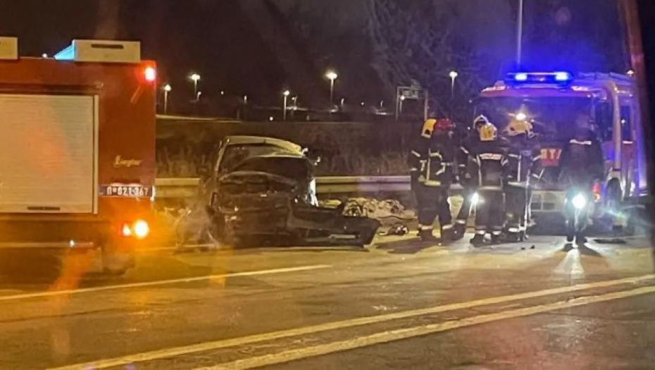JEZIVA NESREĆA KOD OSTRUŽNICE Auto je potpuno smrskan! Užas na putu