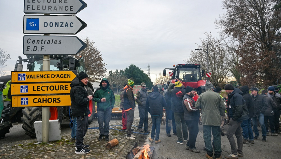 HOROR NA PROTESTU POLJOPRIVREDNIKA U FRANCUSKOJ Žena poginula, otac i ćerka prevezeni u bolnicu