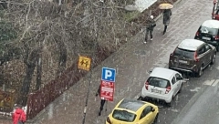 SNEG U BEOGRADU! U prestonici počelo da veje, a evo kakvo nas vreme očekuje do kraja dana (FOTO/VIDEO)