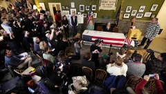 ZAHUKTAVA SE U AMERICI Na listiću Tramp, nema Bajdena (FOTO)