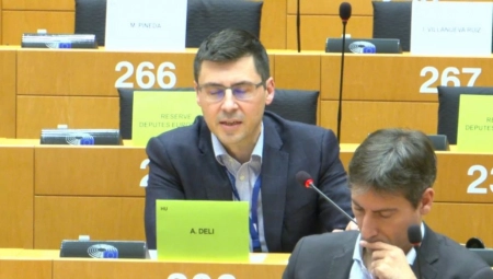 "BILO JE MNOGO LAŽNIH VESTI IZ SRBIJE I SPOLJA ŠTO SE TIČE IZBORA" Deli: Teško je dati konačnu ocenu izbora