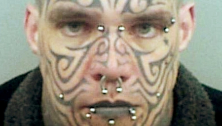 PEDOFIL STEFAN JE 6 GODINA MUČIO ISTO DETE Vezao je lisicama, držao nož pod grlom i SILOVAO