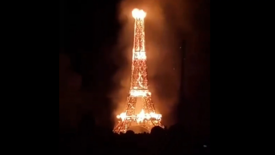 LJUDI U PANICI Da li to gori Ajfelova kula?! Internet prepun slika zapaljenog tornja (FOTO/VIDEO)