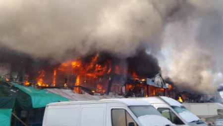 "TEMPERATURA JE OGROMNA, POKUŠAVAMO DA SPASIMO ŠTO VIŠE" Čaušić: Svi raspoloživi vatrogasci su upućeni u kineski tržni centar