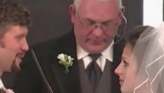 MATIČAR KLJUČA OD BESA Mlada usred venčanja uradila OVO, nije mogla da se suzdrži (VIDEO)