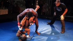 STRAVIČNE VESTI IZ RUSIJE Poznati MMA borac pao sa 10. sprata, bore mu se za život