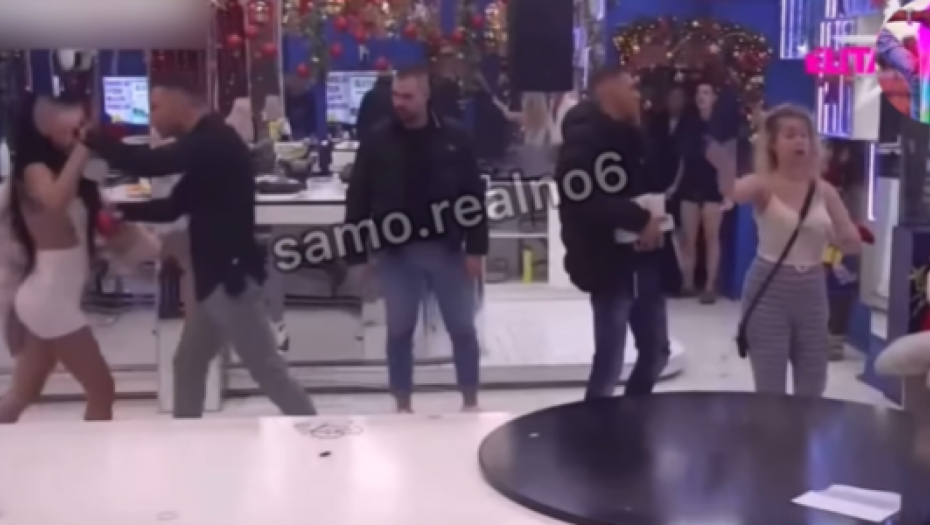 ANITA RAZJARENA NASRNULA NA CIMERKU Vanredno stanje u Beloj kući, pojavio se snimak, Anđelo se zaleteo na Stanojlovićevu!