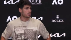NIKO OVO NIJE PRIMETIO Mnogima je promakao jedan detalj na Alkarazu u toku konferencije za medije (VIDEO)