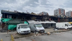 "SVE JE NESTALO U TRENU" Bolne scene u bloku 70 jutro nakon stravičnog požara, radnici skupljaju uništenu robu (FOTO+VIDEO)