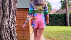 KAKVA RIBA, BOLI GLAVA! Žena u 60-im zagolicala maštu i mnogo MLAĐIM muškarcima (VIDEO)