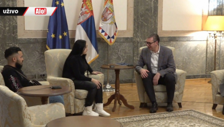 "MNOGO MI JE ŽAO, NADAM SE DA ĆE VAŠA ISPOVEST BITI SIGNAL... " Vučić se oglasio na Instagramu posle susreta sa porodiljom kojoj je umrla beba