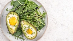 PUNJENI AVOKADO Sa jajima, slasan i aromatičan, prste da poližete