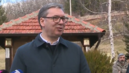 "SRBI NEMAJU PRAVO NI DA ŽIVE, NI DA PEVAJU, ALI ONI IMAJU PRAVO DA NAMA SOLE PAMET" Vučić: Pridružiću se pevanju pesme "Veseli se srpski rode"