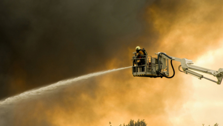 POŽAR U STARAČKOM DOMU, IMA MRTVIH U akciju spasavanja bio uključen i helikopter