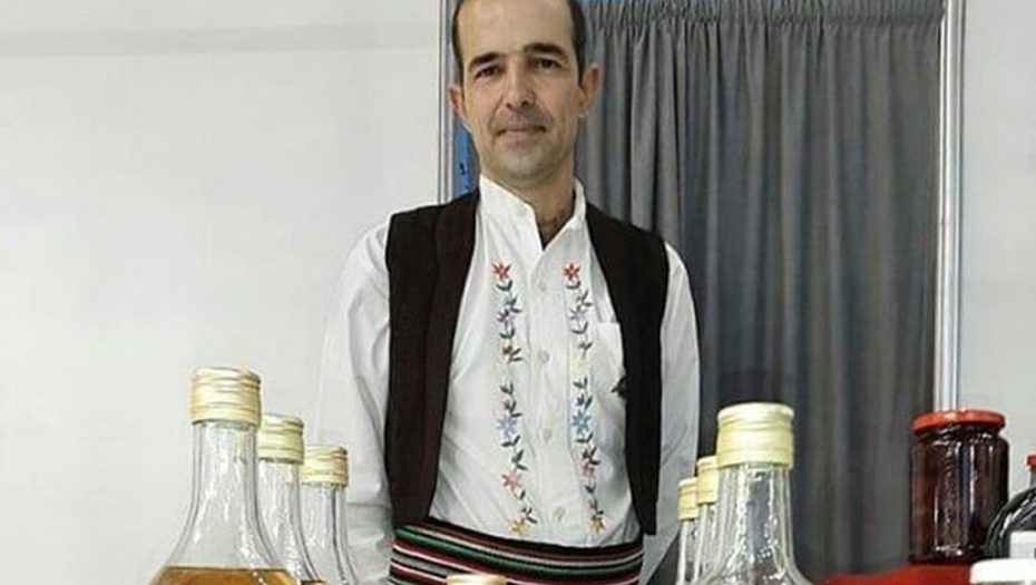 OVO IMA SAMO U SRBIJI, VLADA NAPRAVIO SLATKO OD SLANINE Mast curi ali slatka, pogledajte kako izgleda ovaj specijalitet