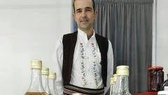 OVO IMA SAMO U SRBIJI, VLADA NAPRAVIO SLATKO OD SLANINE Mast curi ali slatka, pogledajte kako izgleda ovaj specijalitet