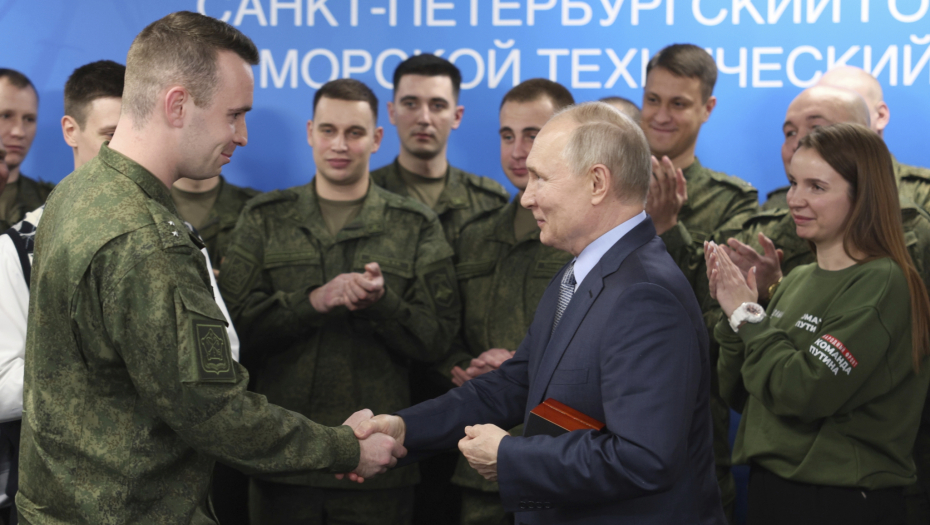 PUTIN POVEĆAVA ORUŽANE SNAGE  Preko 600.000 ljudi iz Rusije nalazi se u borbenim zonama (FOTO)