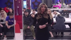 OBIČNOJ STARLETI SAM DIGLA CENU, OSTAVI MOJE DETE NA MIRU! Aneli Ahmić se direktno obratila Staniji i žestoko je izvređala, haos u emisiji