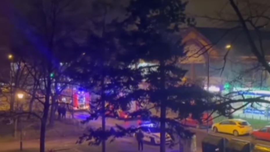 IZBIO POŽAR U TRŽNOM CENTRU NA NOVOM BEOGRADU Stigle vatrogasne ekipe i policija (FOTO)