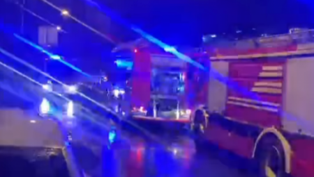 PRVI SNIMCI POŽARA U TRŽNOM CENTRU Vatrogasci u akciji na Novom Beogradu (VIDEO)