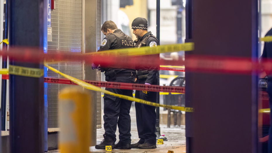 PUCNJAVA U AMERICI Tri osobe ubijene u blizini studentskog kampusa