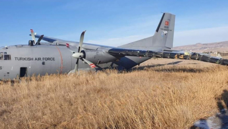 DRAMATIČNO U TURSKOJ Srušio se vojni avion (VIDEO)