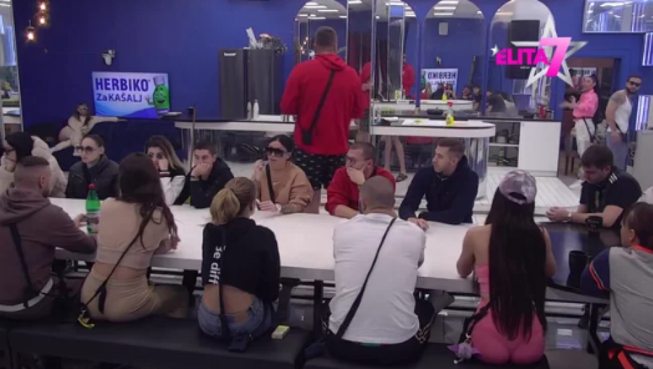 ANELI POKREĆE TUŽBU PROTIV MAJE MARINKOVIĆ! Ahmićeva u emisiji uživo zapenila od besa, obratila se sestri