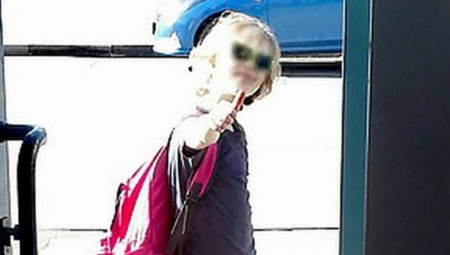 DEČAK (10) JE OSAM DANA BIO OKRUŽEN BUBAŠVABAMA Natalija ga je ostavila zatvorenog u stanu bez hrane i vode, a kad je došla policija...