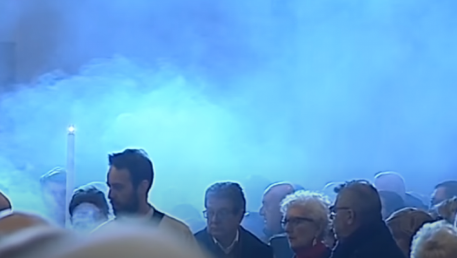 ORUŽANI NAPAD NA CRKVU Scena terora tokom bogosluženja, vernici bili okrenuti ka oltaru, a onda su ušli oni! (VIDEO)