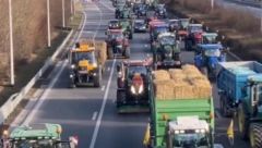 EVROPA TONE SVE DUBLJE! Farmeri ustali u još jednoj zemlji, blokirali autoputeve (VIDEO)