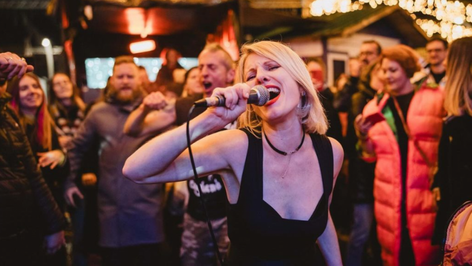 "HRVATSKA SPONZORUŠA SE UDALA ZA BOGATOG SRBINA": Pevačica trpi užasnu torturu i uvrede nakon udaje, sramota!