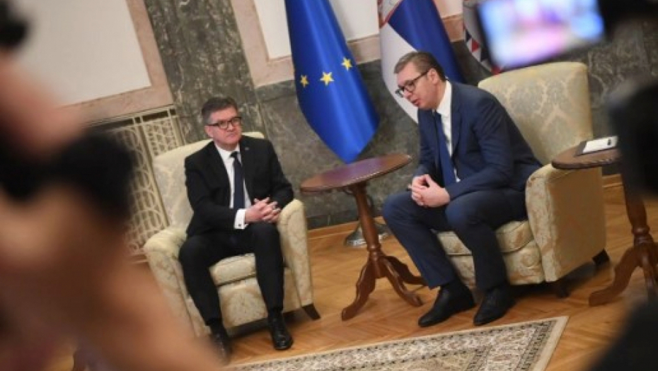 VUČIĆ OTKRIO O ČEMU JE PRIČAO SA LAJČAKOM Tema je bila ZSO - tražio i da stanu PROVOKACIJE PRIŠTINE (FOTO)