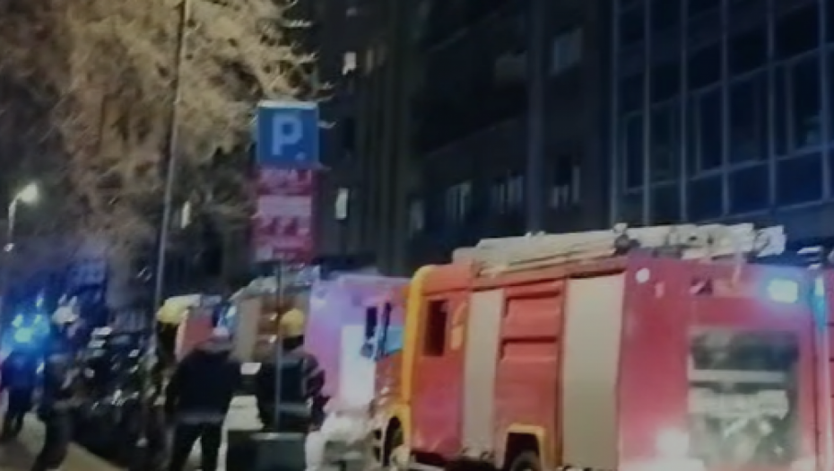 POŽAR U CENTRU GRADA Četiri vatrogasna vozila na terenu, ulica blokirana (VIDEO)