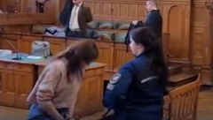 DOVUKLI JE U LANCIMA NA SUD "Vukli su je kao psa"