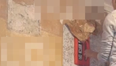 NIJE MOGLA DA VERUJE SVOJIM OČIMA Krenula da skida tapete i ispod njih otkrila nešto čemu se definitivno nije nadala - dirljivo!