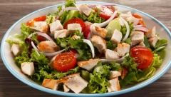 PILEĆA OBROK SALATA Brzi ručak koji možete da ponesete na posao, mirođija mu daje posebnu čar