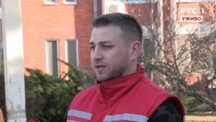 "MAJKA JE BILA DOBRO, ALI MI JE REKLA DA JA NE IZGLEDAM BAŠ NAJBOLJE" Dušan (26) radi u Hitnoj i porodio je ženu u sanitetu