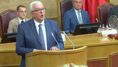 "NIJE MORALNO KRITI ONO ŠTO PRIPADA SVIMA" Mandić oslobodio Abazovića obaveze čuvanja tajnih podataka