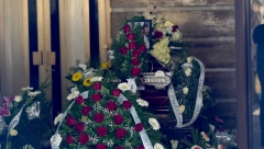 BROJNE JAVNE LIČNOSTI NA SAHRANI PRVOG MUŽA ZORICE MARKOVIĆ! Stigao brat poznatog glumca, a evo i ko je još tu