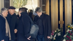 ON JE MEĐU POSLEDNJIMA STIGAO NA SAHRANU U rukama je nosio detalj sa posebnom porukom, ne može da sakrije tugu!