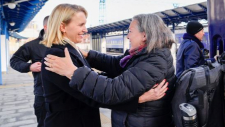 ŠTA SE OVO SPREMA? Podsekretarka Stejt departmenta iznenada u Kijevu (FOTO)