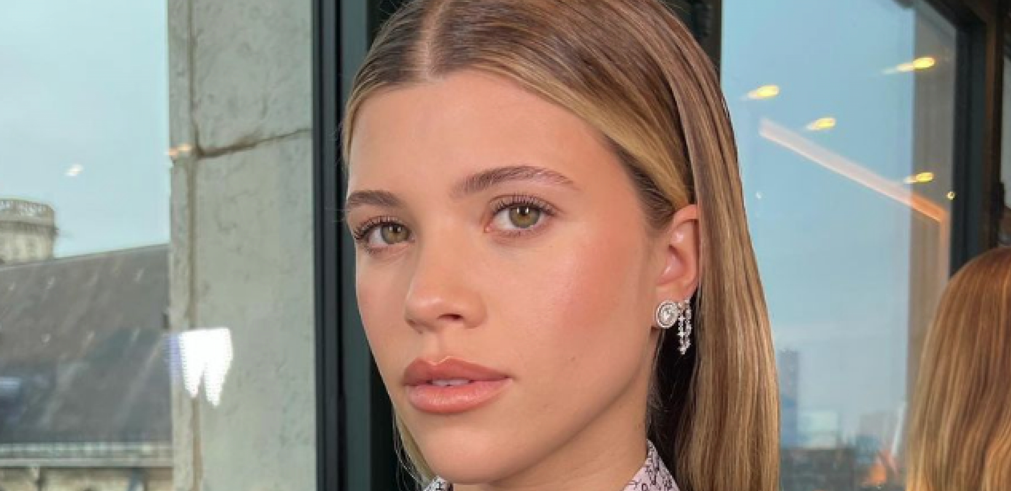 TRUDNICA IZAŠLA U GRAD Sofija Riči uslikana u preslatkom zelenom kombinezonu, ponosi se blagoslovenim stanjem