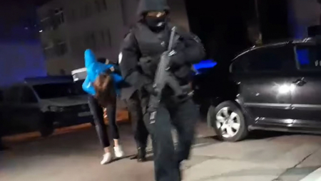 SAŠINA ĆERKA DOŠLA U TUŽILAŠTVO Policija sprovela ubice: Došla sam da joj vidim lice (VIDEO)