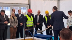 "OVO JE SAVRŠENSTVO TEHNOLOGIJE, PRAVE ČIPOVE ZA ILONA MASKA" Vučić položio kamen temeljac fabrike "Muehlbauer Group"
