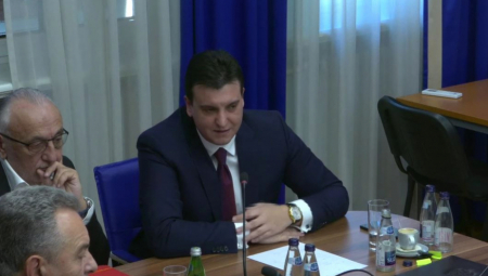 BURNO NA SEDNICI ODBORA ZA BEZBEDNOST! Adžić optužio Spajićevog ministra da štiti mafiju (VIDEO)