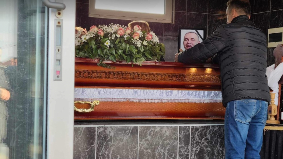 “ŠTA TI SINE, DUŠMANI URADIŠE” Sahranjen mučki ubijeni Saša, ceo Doboj plakao zbog krika majke! KASAPILI SU GA DO SMRTI
